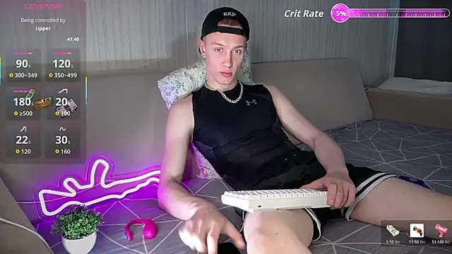 Snapshot of Travis_Gracile chatting on July 9, 9:43 am Travis Gracile online show from July 9, 9:43 am