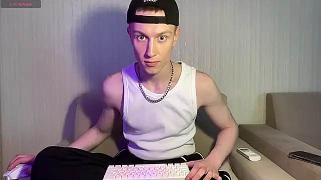 Travis Gracile online show from May 5, 10:29 am