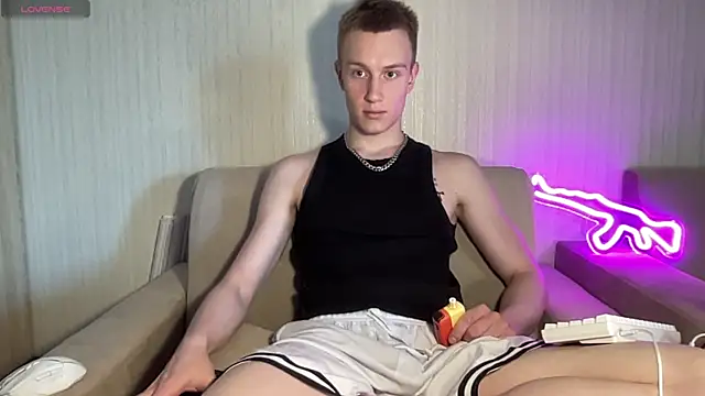 Snapshot of Travis_Gracile chatting on June 12, 9:07 am Travis Gracile online show from June 12, 9:07 am