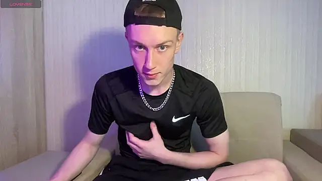 Travis Gracile online show from April 29, 8:51 am
