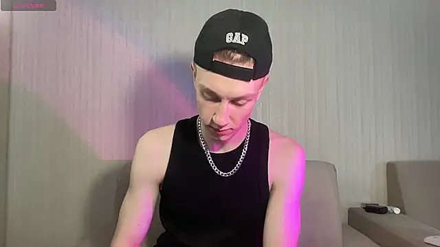Travis Gracile online show from April 24, 9:33 am