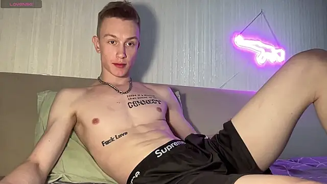 Travis Gracile online show from May 21, 10:01 am