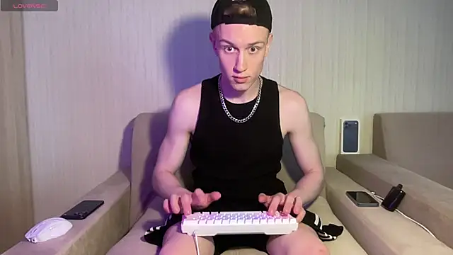 Travis Gracile online show from May 3, 9:58 am