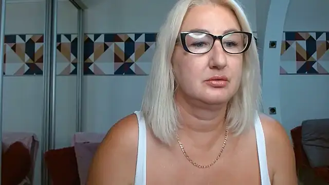 DianaFrances online show from June 28, 1:28 pm