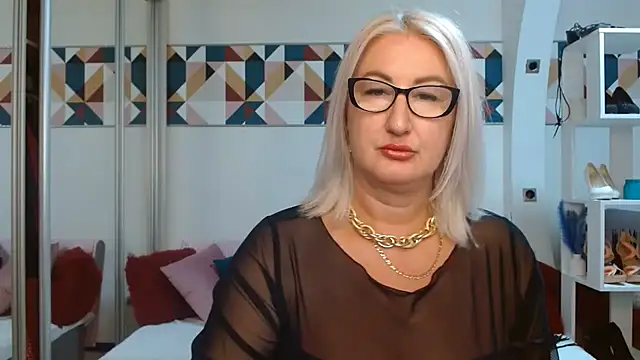 DianaFrances online show from July 17, 8:39 pm