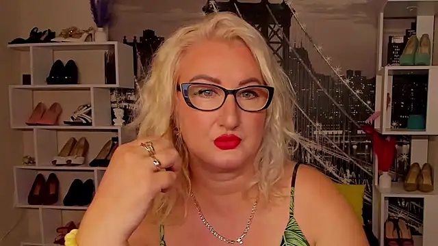 DianaFrances online show from May 9, 3:26 pm