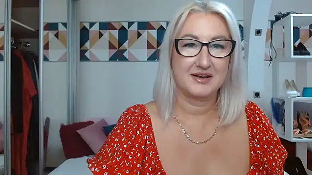 DianaFrances online show from July 18, 1:09 pm