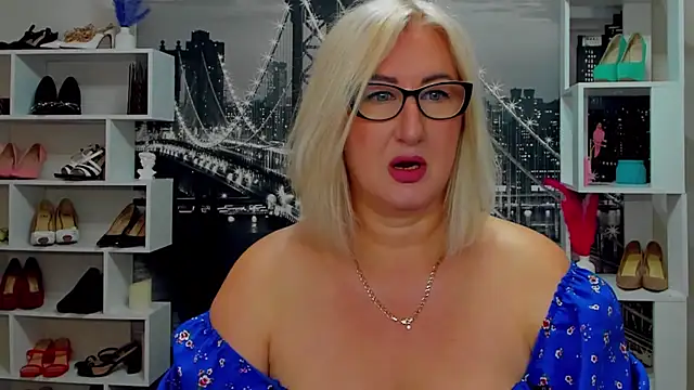 DianaFrances online show from May 17, 11:10 am
