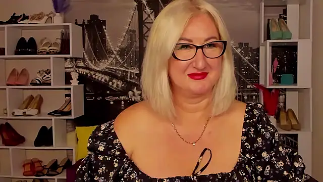 DianaFrances online show from May 30, 1:17 pm