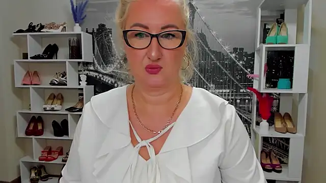DianaFrances online show from May 4, 8:28 am