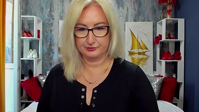 DianaFrances online show from April 17, 9:12 am