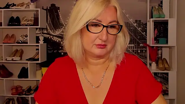 DianaFrances online show from May 31, 10:54 am