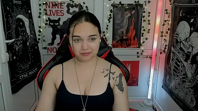 Snapshot of Caroline_cutte chatting on July 11, 6:19 pm Caroline cutte online show from July 11, 6:19 pm