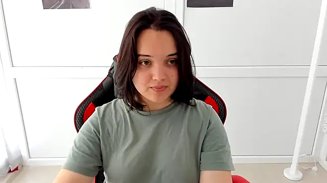 Snapshot of Caroline_cutte chatting on May 19, 6:53 am Caroline cutte online show from May 19, 6:53 am