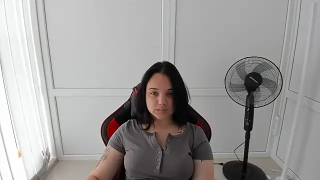 Snapshot of Caroline_cutte chatting on June 14, 6:47 am Caroline cutte online show from June 14, 6:47 am