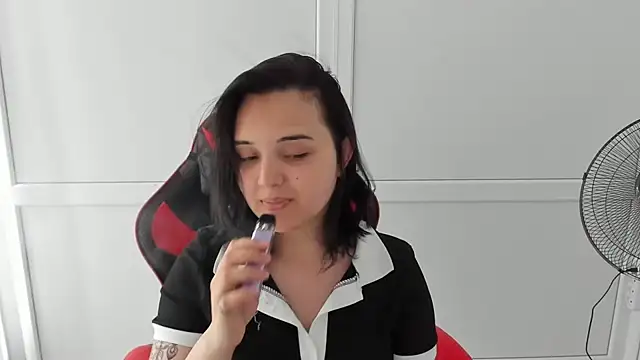 Snapshot of Caroline_cutte chatting on June 6, 2:55 pm Caroline cutte online show from June 6, 2:55 pm