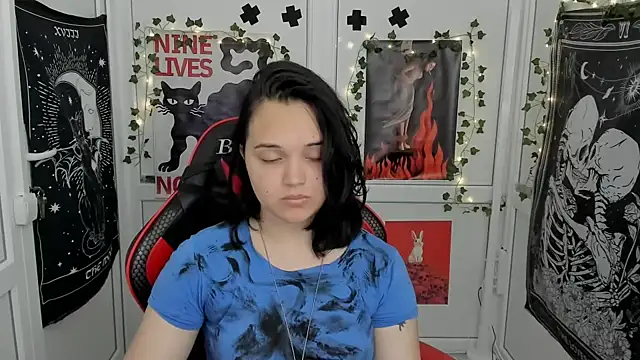 Snapshot of Caroline_cutte chatting on July 3, 7:15 am Caroline cutte online show from July 3, 7:15 am