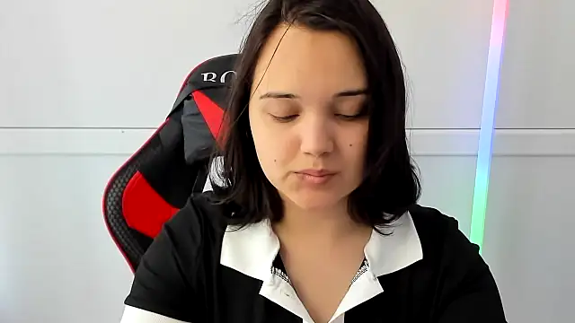 Snapshot of Caroline_cutte chatting on May 24, 6:57 am Caroline cutte online show from May 24, 6:57 am