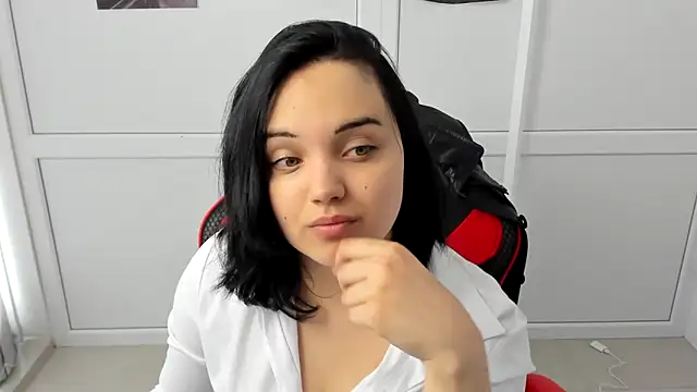 Snapshot of Caroline_cutte chatting on May 26, 7:28 am Caroline cutte online show from May 26, 7:28 am