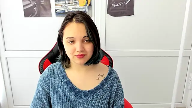Snapshot of Caroline_cutte chatting on May 2, 9:36 am Caroline cutte online show from May 2, 9:36 am