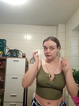 AliceLiddle  online show from April 18, 8:16 am