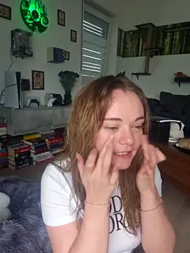 AliceLiddle  online show from April 13, 4:33 pm