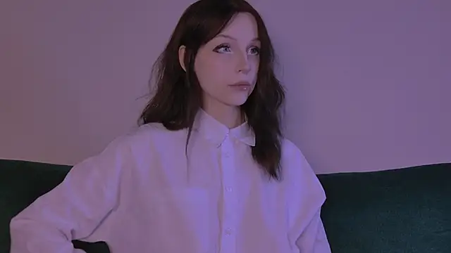 claire bennett  online show from April 15, 1:22 am