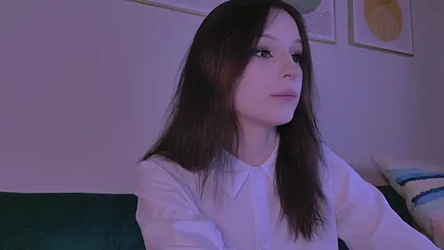 claire bennett  online show from April 13, 1:31 am