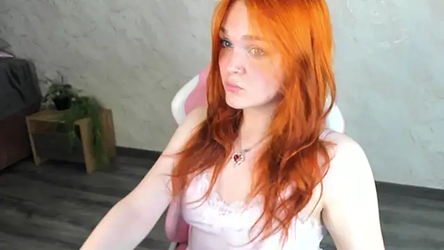 Emilly Hiil online show from July 13, 1:05 am