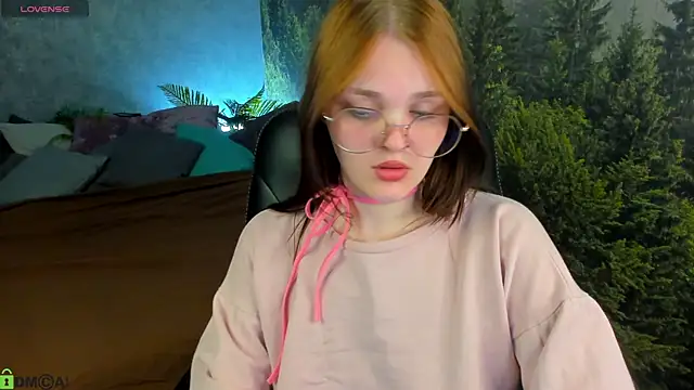 Emilly Hiil online show from May 19, 1:21 am