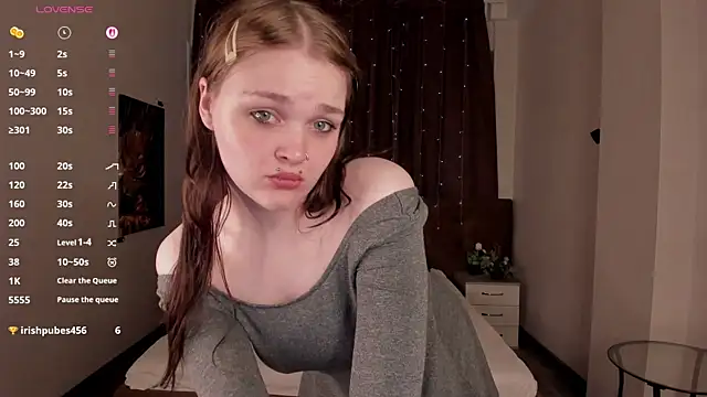 Emilly Hiil online show from June 8, 1:28 am