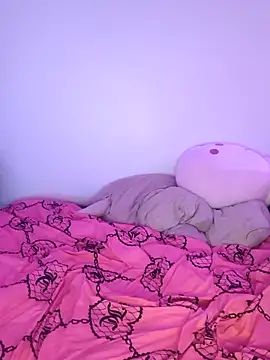 ChocolatCoveredStrawberry online show from April 19, 6:58 am