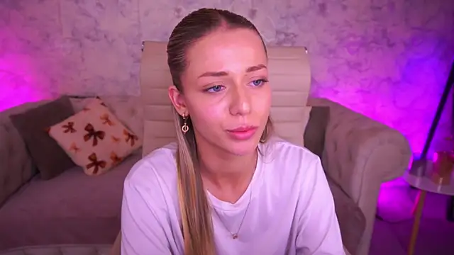 DoveLovee online show from May 11, 4:04 pm