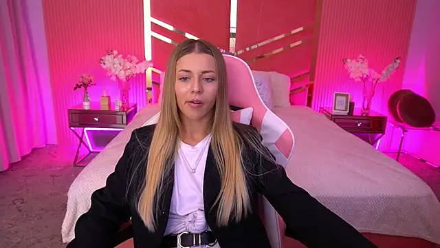 DoveLovee online show from May 13, 1:40 pm