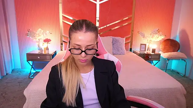DoveLovee online show from June 5, 6:07 am