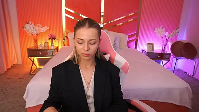DoveLovee online show from May 18, 1:05 pm