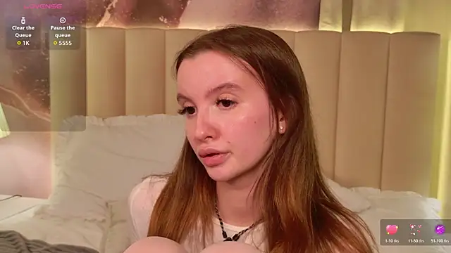Molly  Quinn online show from July 14, 2:05 am
