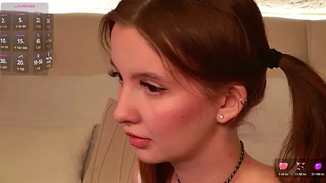 Molly  Quinn online show from April 14, 5:40 pm