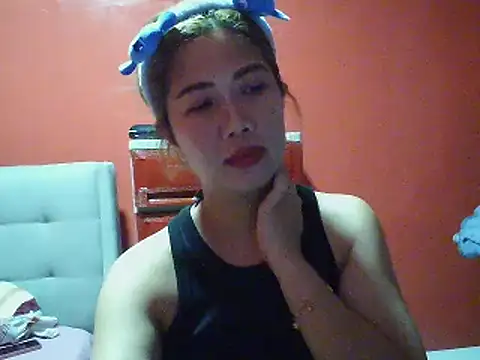 Snapshot of Cutie-Smile chatting on May 8, 9:51 pm Cutie-Smile online show from May 8, 9:51 pm