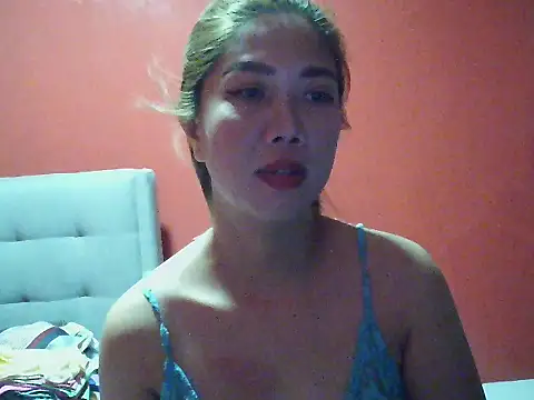 Snapshot of Cutie-Smile chatting on May 12, 8:37 pm Cutie-Smile online show from May 12, 8:37 pm