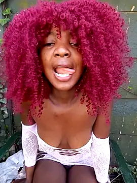 Snapshot of PetiteEbonyBabe_ chatting on May 4, 7:22 am PetiteEbonyBabe online show from May 4, 7:22 am
