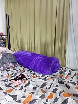 Snapshot of HotBabe_04 chatting on May 28, 5:48 am HotBabe 04 online show from May 28, 5:48 am