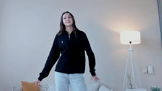 MellieLaliberte online show from April 18, 11:12 am