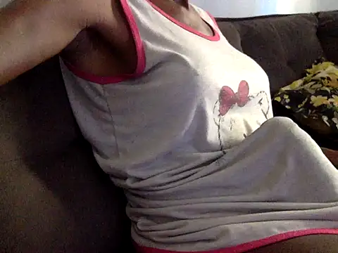 Snapshot of RayanneCampbell-25cm chatting on April 11, 11:03 am RayanneCampbell-25cm online show from April 11, 11:03 am