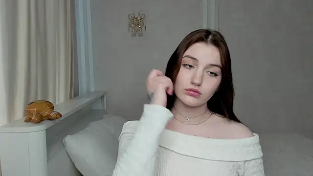 LeanaMolski online show from April 11, 5:04 am