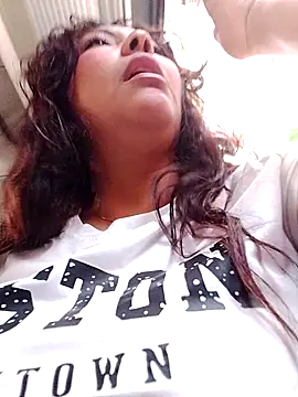 Izel  online show from April 15, 5:50 pm