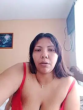 Izel  online show from April 11, 7:06 pm