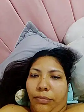 Izel  online show from May 3, 10:02 pm