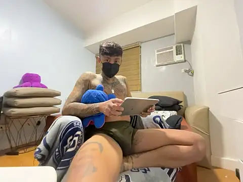 tattoo hottie online show from April 18, 12:18 pm