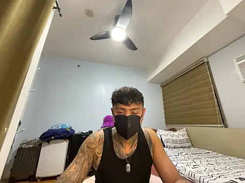 tattoo hottie online show from April 15, 1:37 pm